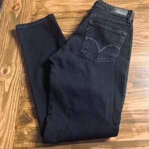 Levi’s size 8 mid rise skinny jeans